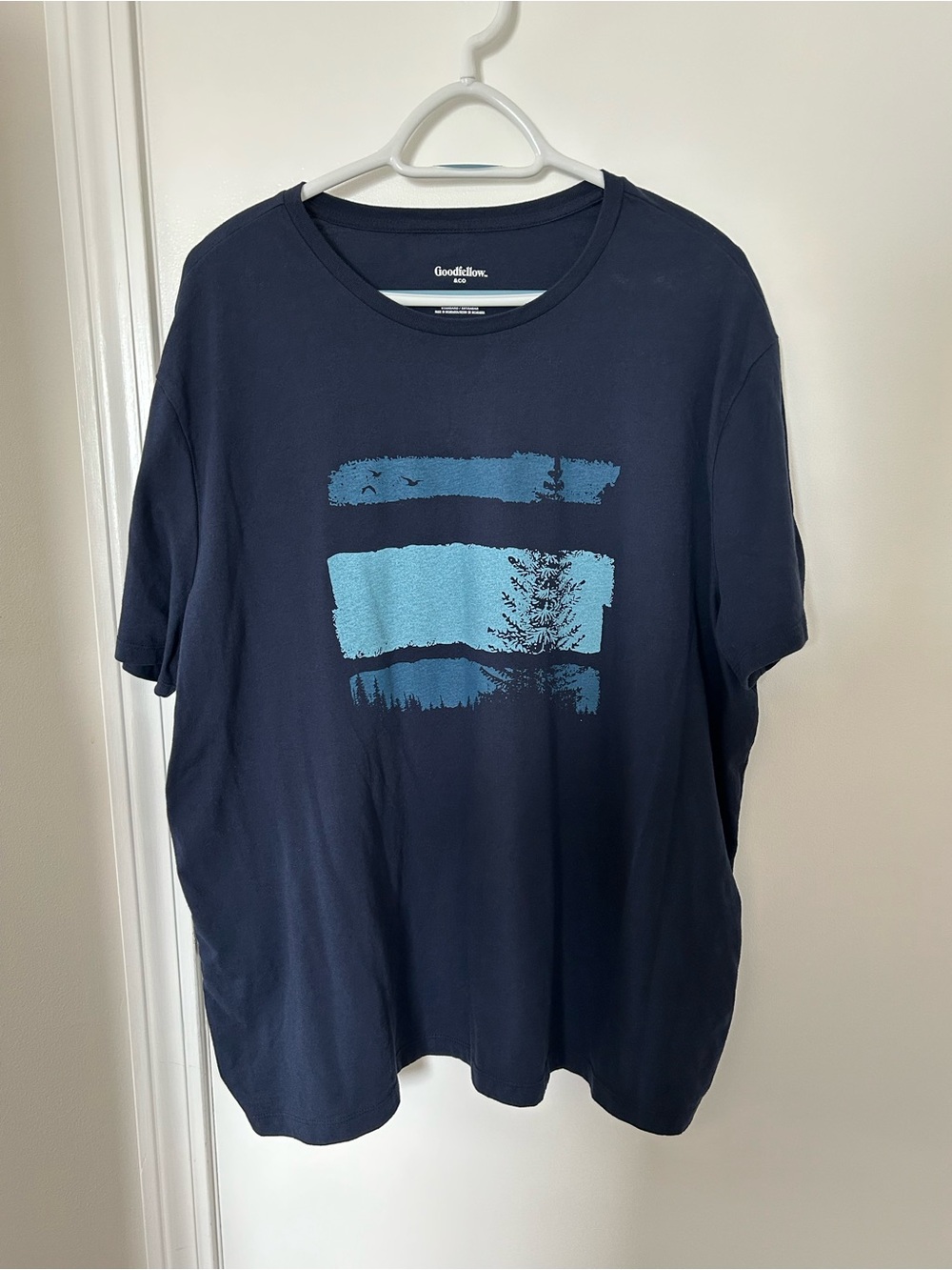 Goodfellow & Co Navy Blue Tee with Light Blue Nature Graphic
